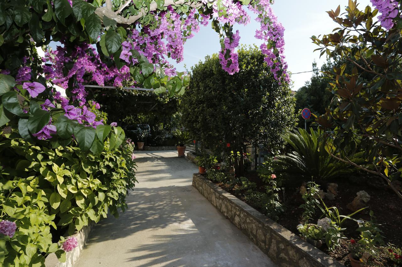 Apartments Marino Supetar Exterior photo
