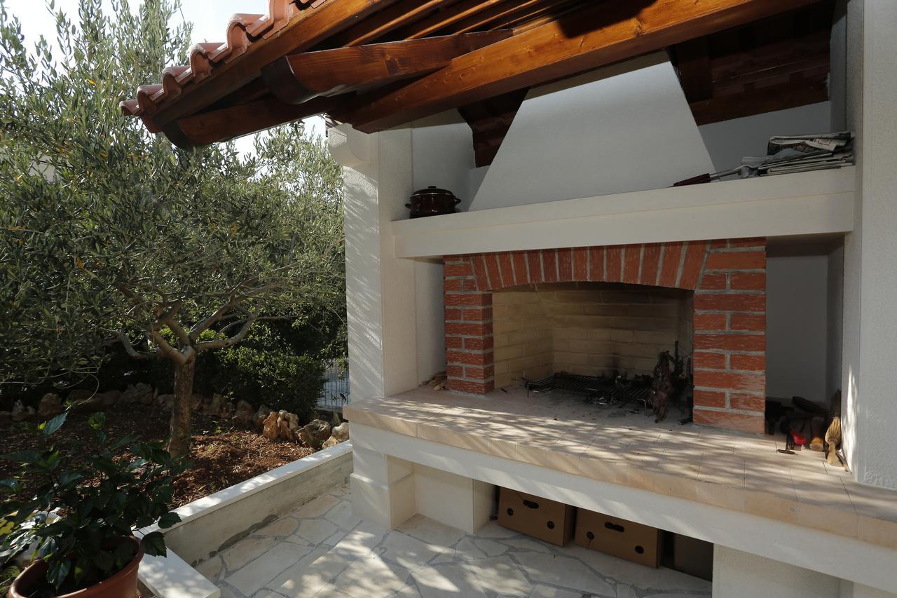 Apartments Marino Supetar Exterior photo