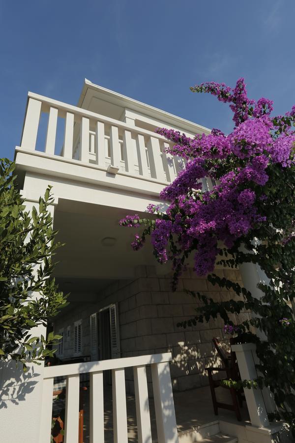 Apartments Marino Supetar Exterior photo